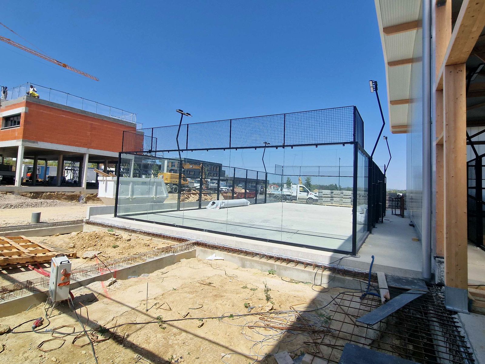 Pistes extérieures vitrées · Padel Millenium