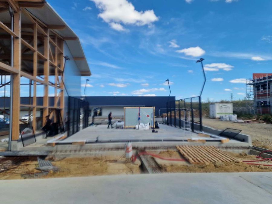 Dalle béton prête pour la pose des pistes